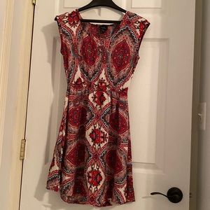 Rue21 NWOT Women’s Knee High Dress. Pink w/Paisley Pattern. Size S.